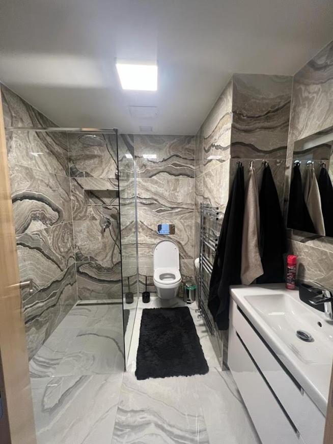 Luxusni Grand V Centru Harrachova Se Soukromou Mega Terasou, S Privatnim Parkovanim Zdarma, S Moznosti Dobijeni Wallbox Ev A Vyhledem Na Harrachovsky Kostelicek Appartement