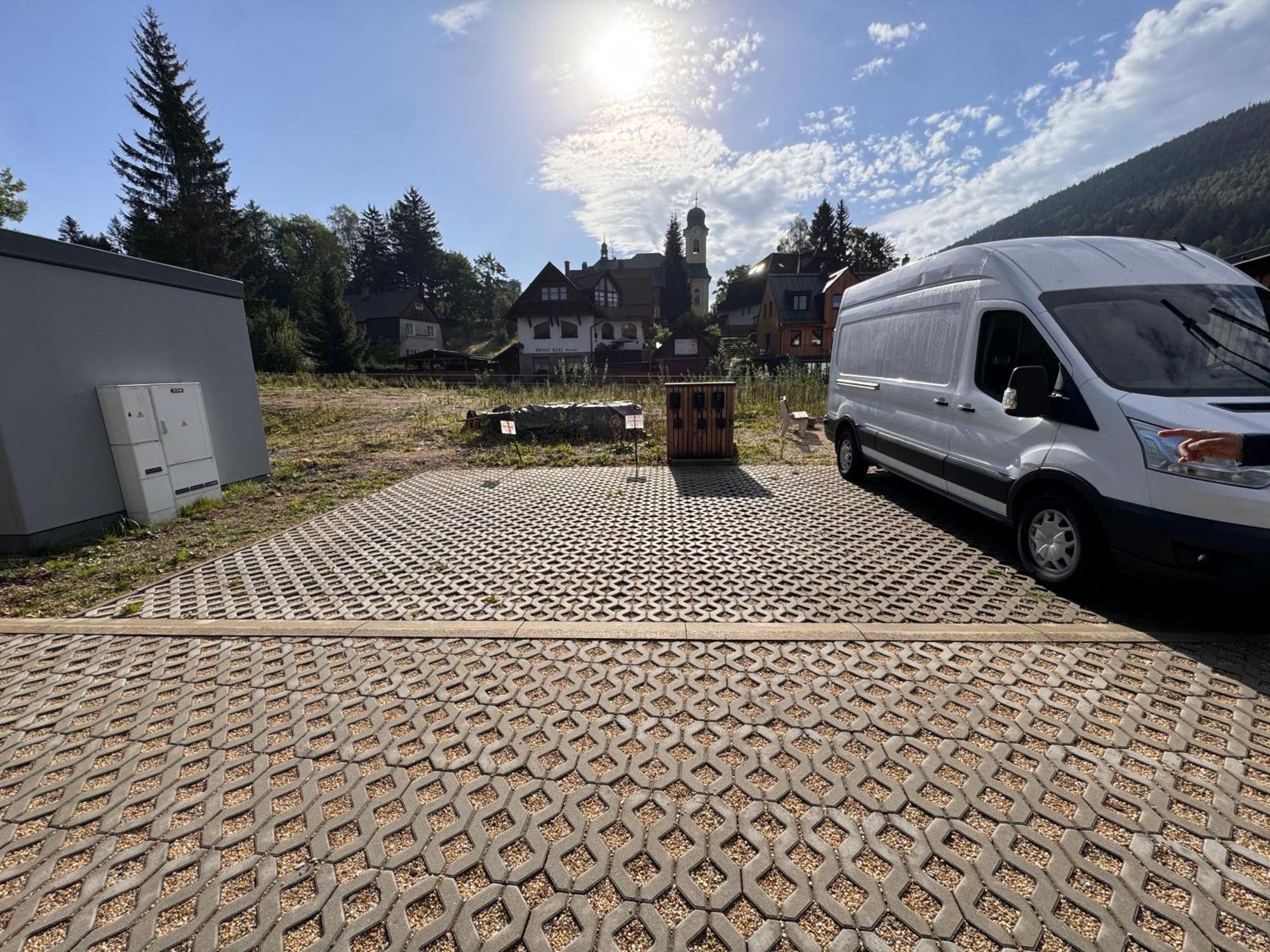 Luxusni Grand V Centru Harrachova Se Soukromou Mega Terasou, S Privatnim Parkovanim Zdarma, S Moznosti Dobijeni Wallbox Ev A Vyhledem Na Harrachovsky Kostelicek *